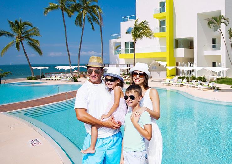 WINTER IS BETTER WHEN YOU TRAVEL! Krystal® Monterrey WINTER IS BETTER WHEN YOU TRAVEL! Krystal® Monterrey